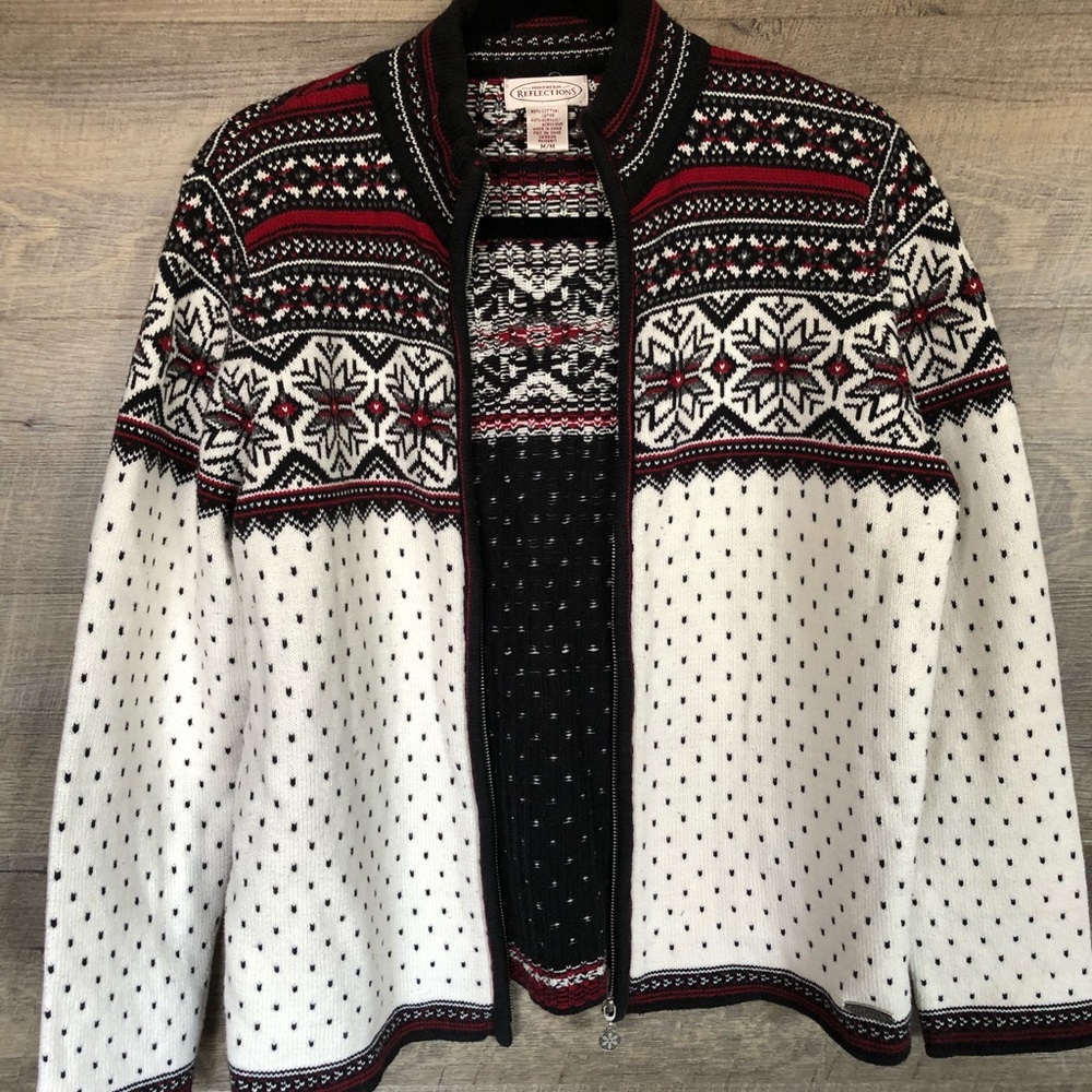 Women’s zip-up sweater